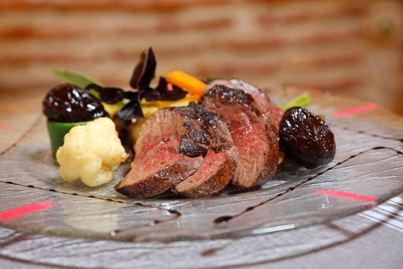 Plat gastronomique du Lot-et-Garonne aux pruneaux